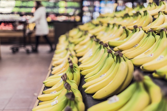 banány v obchodě
